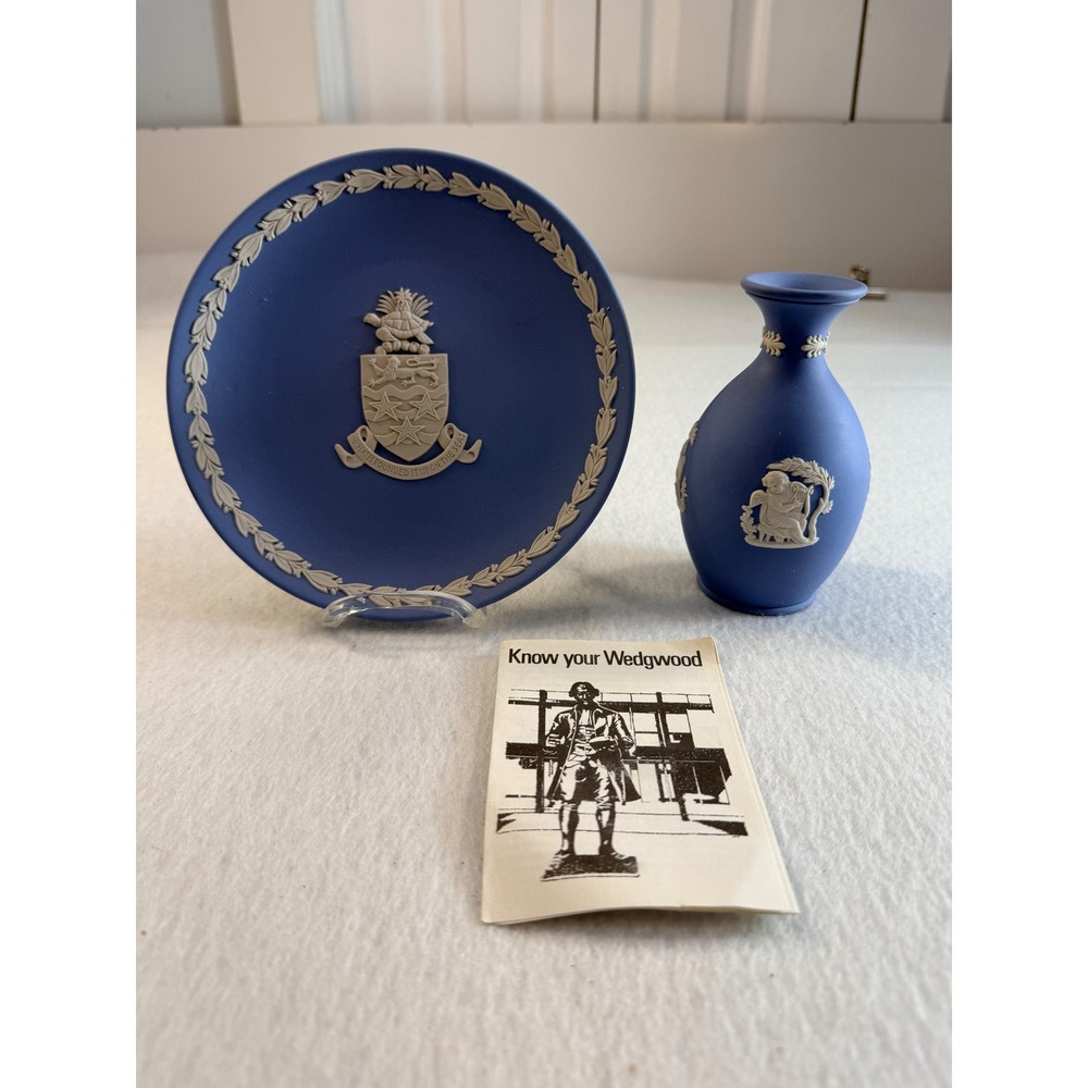 Wedgwood Blue Jasperware Cayman Islands Plate Lord Wedgwood Signed 2003 + Vase